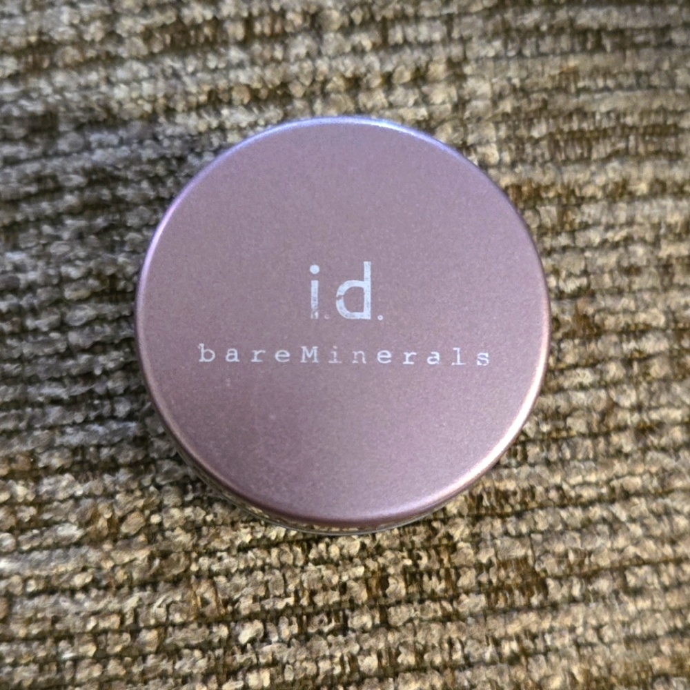 bareMinerals Eyecolor in Idol - Shimmering Purple Color